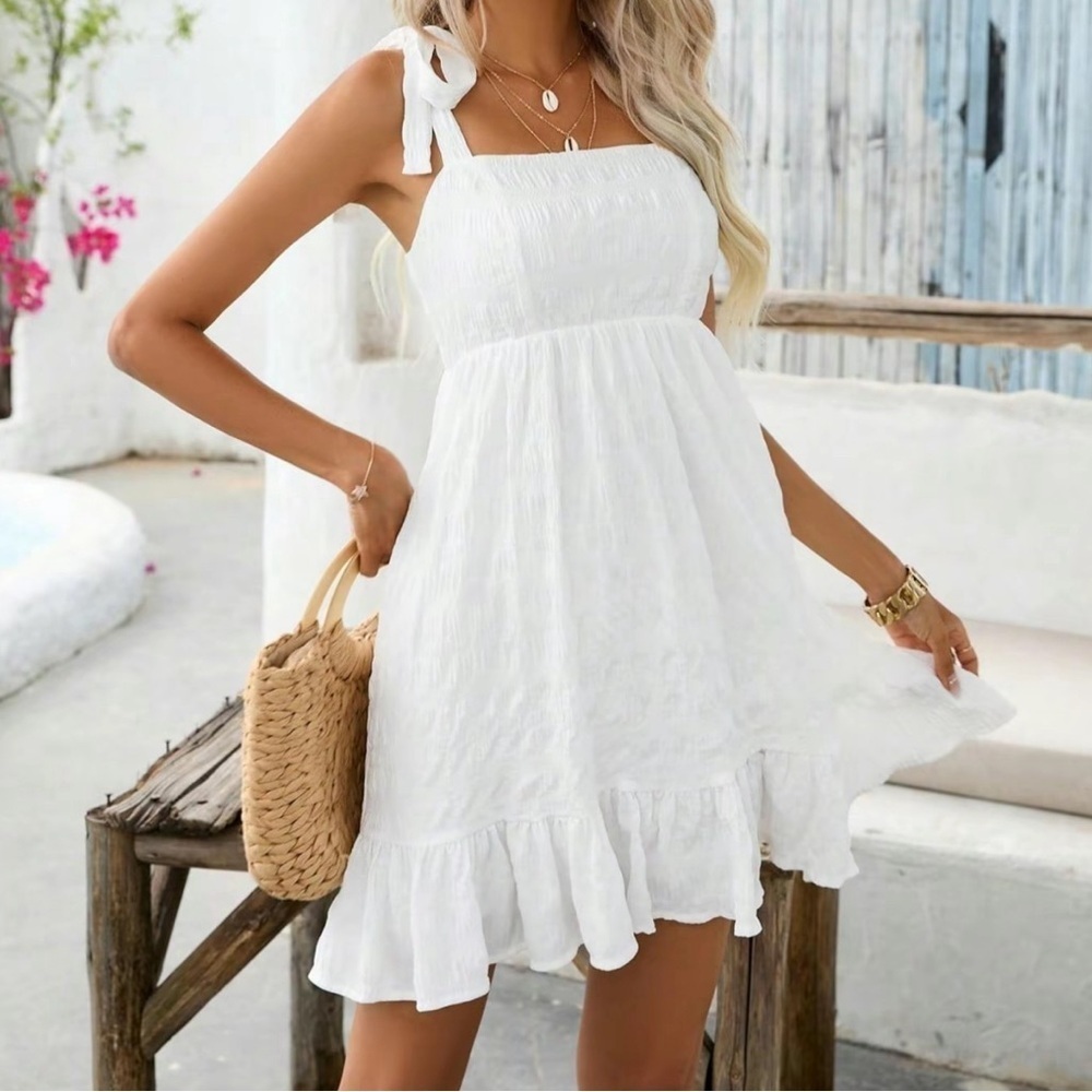 size small white flowy mini sundress with straps that tie/ are adjustable